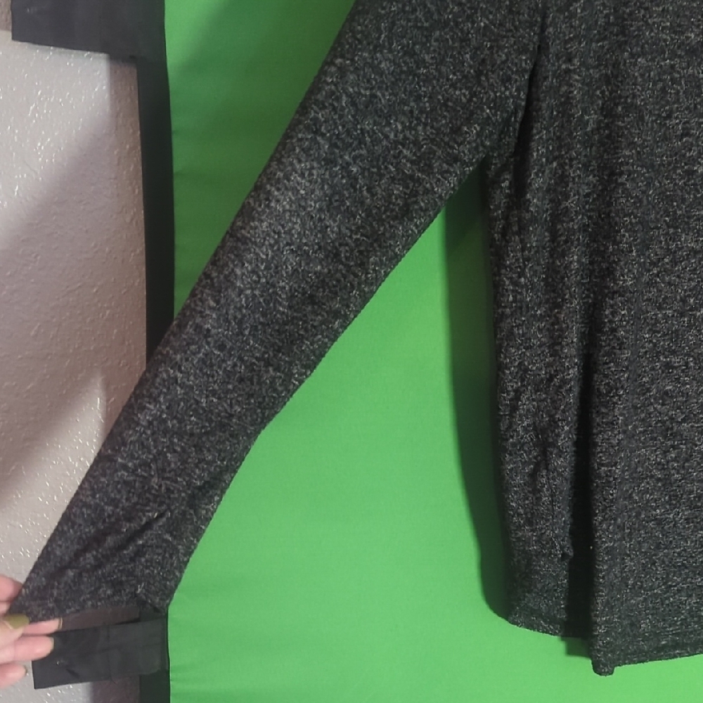 Old Navy Charcoal Long Sleeve Tee - Picture 4 of 4